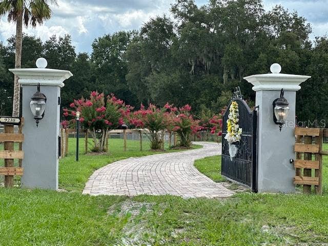 9238 FORT KING ROAD, Dade City, FL 33525 PRIVATE DRIVE
