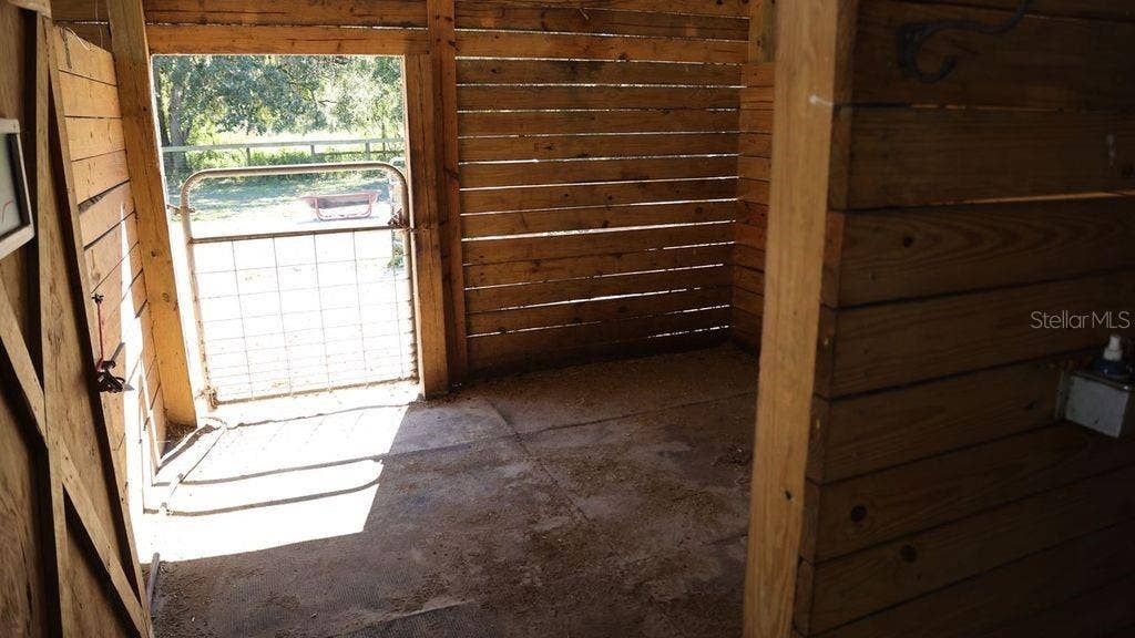 9238 FORT KING ROAD, Dade City, FL 33525 BARN 1
