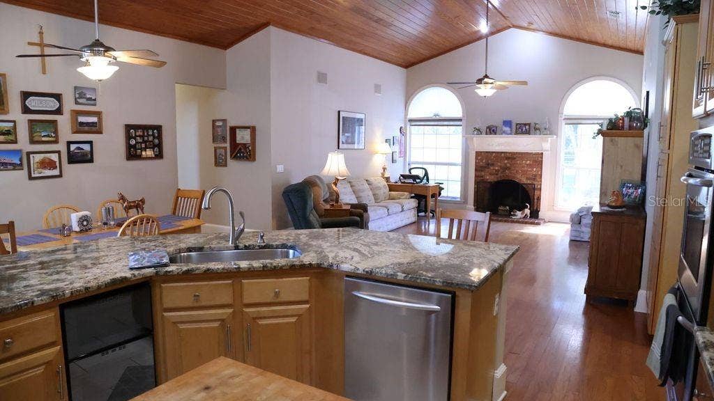 9238 FORT KING ROAD, Dade City, FL 33525 KITCHEN