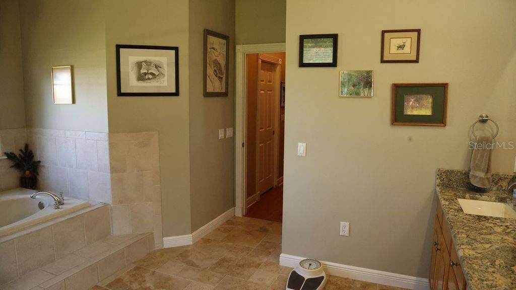 9238 FORT KING ROAD, Dade City, FL 33525 PRIMARY BATHROOM