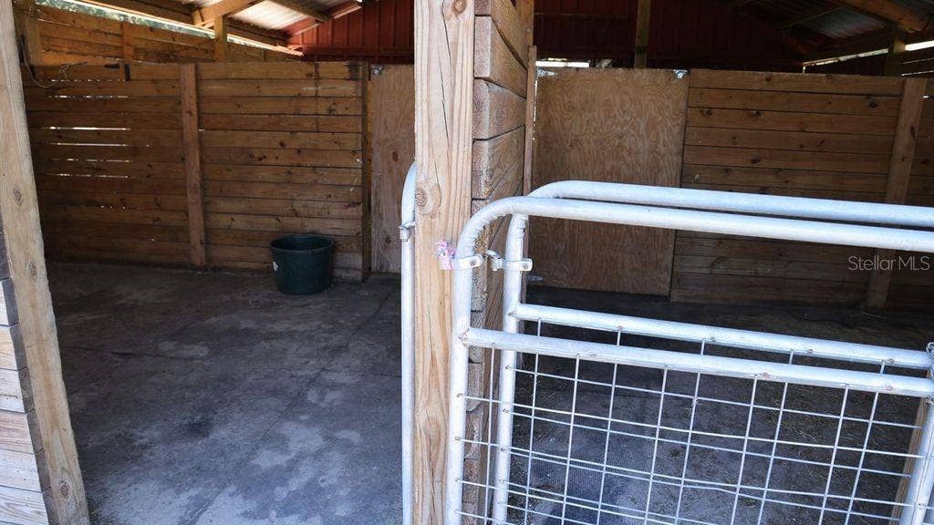 9238 FORT KING ROAD, Dade City, FL 33525 BARN 2
