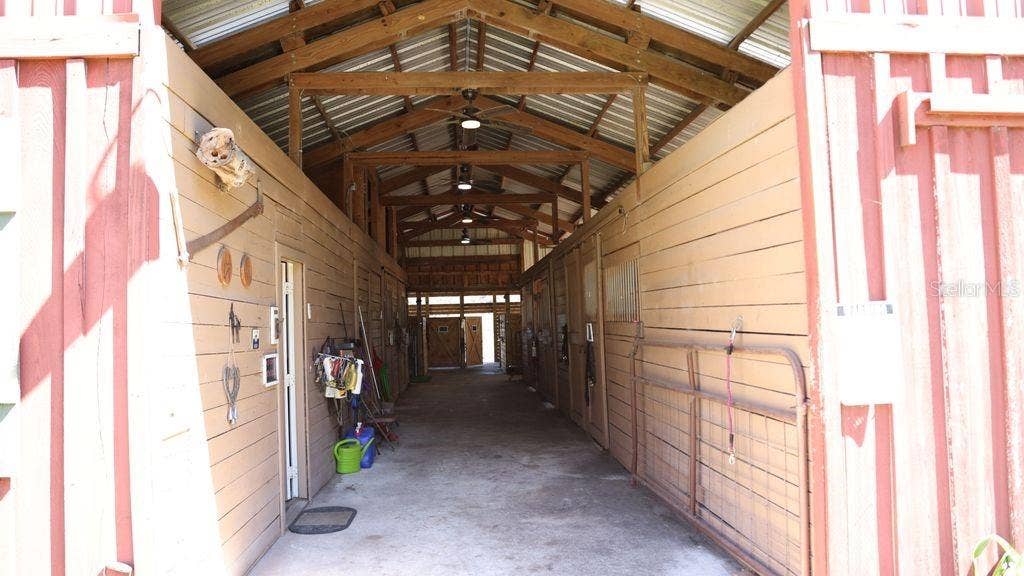 9238 FORT KING ROAD, Dade City, FL 33525 BARN 1