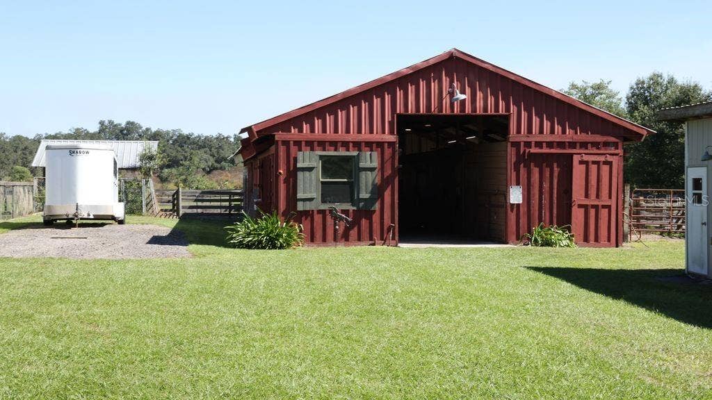 9238 FORT KING ROAD, Dade City, FL 33525 BARN 1