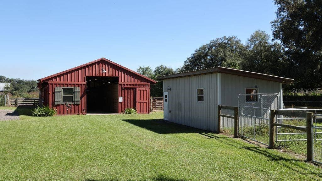 9238 FORT KING ROAD, Dade City, FL 33525 BARN 1