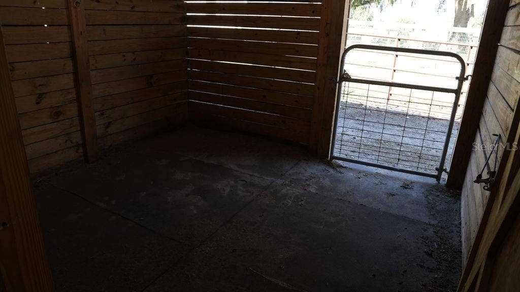 9238 FORT KING ROAD, Dade City, FL 33525 BARN 2