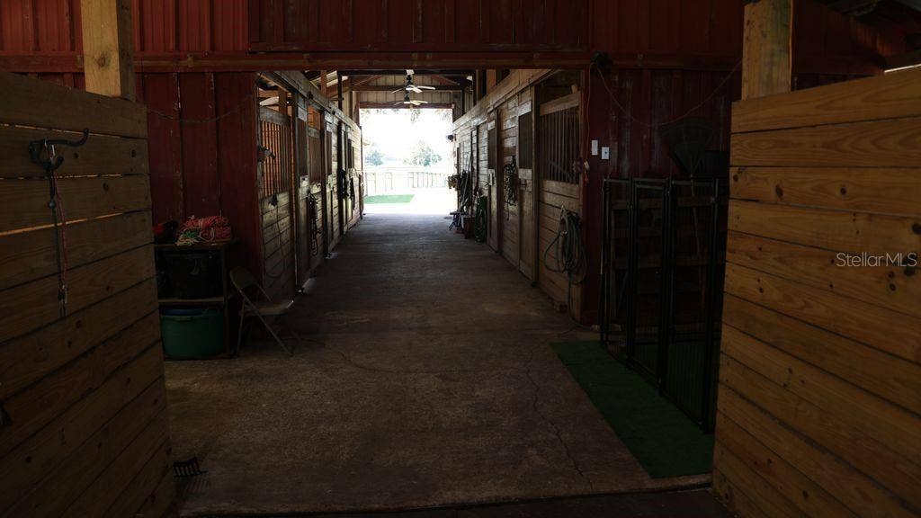 9238 FORT KING ROAD, Dade City, FL 33525 BARN 1