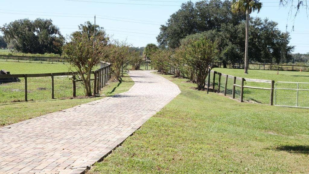 9238 FORT KING ROAD, Dade City, FL 33525 PRIVATE DRIVE