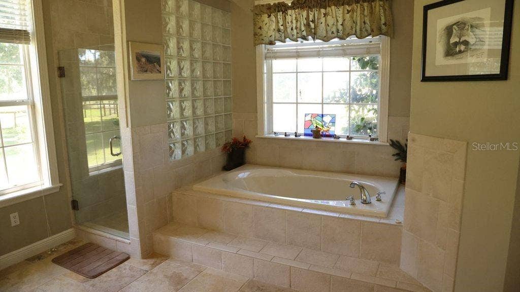 9238 FORT KING ROAD, Dade City, FL 33525 PRIMARY BATHROOM