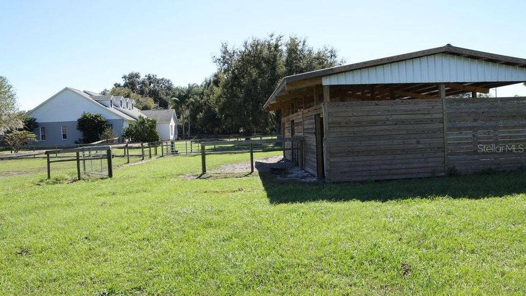9238 FORT KING ROAD, Dade City, FL 33525 BARN 2