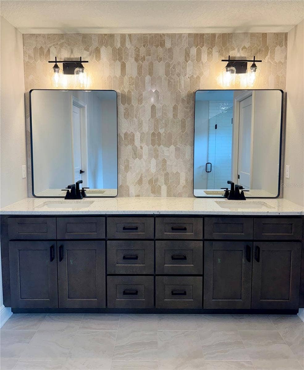 18441 SW 66TH LOOP, Dunnellon, FL 34432 Master vanity