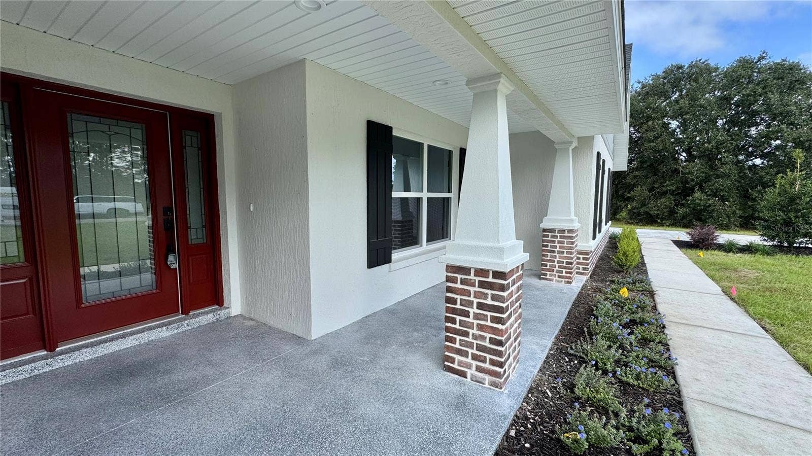 18441 SW 66TH LOOP, Dunnellon, FL 34432 Front porch
