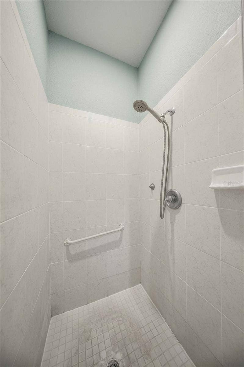 15456 CAMBRIA DRIVE, Brooksville, FL 34604 Standing shower