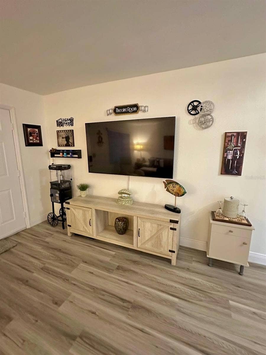 9209 TUDOR DRIVE, #C104, Tampa, FL 33615 9209 TUDOR DRIVE, #C104, Tampa, FL 33615