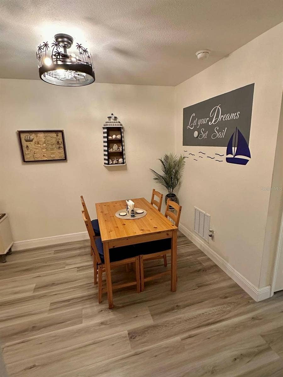 9209 TUDOR DRIVE, #C104, Tampa, FL 33615 9209 TUDOR DRIVE, #C104, Tampa, FL 33615