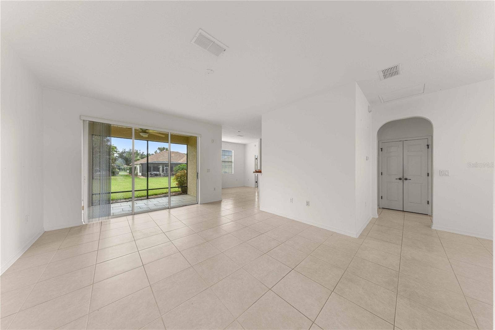 8479 SW 84TH LOOP, Ocala, FL 34481 Living Room View