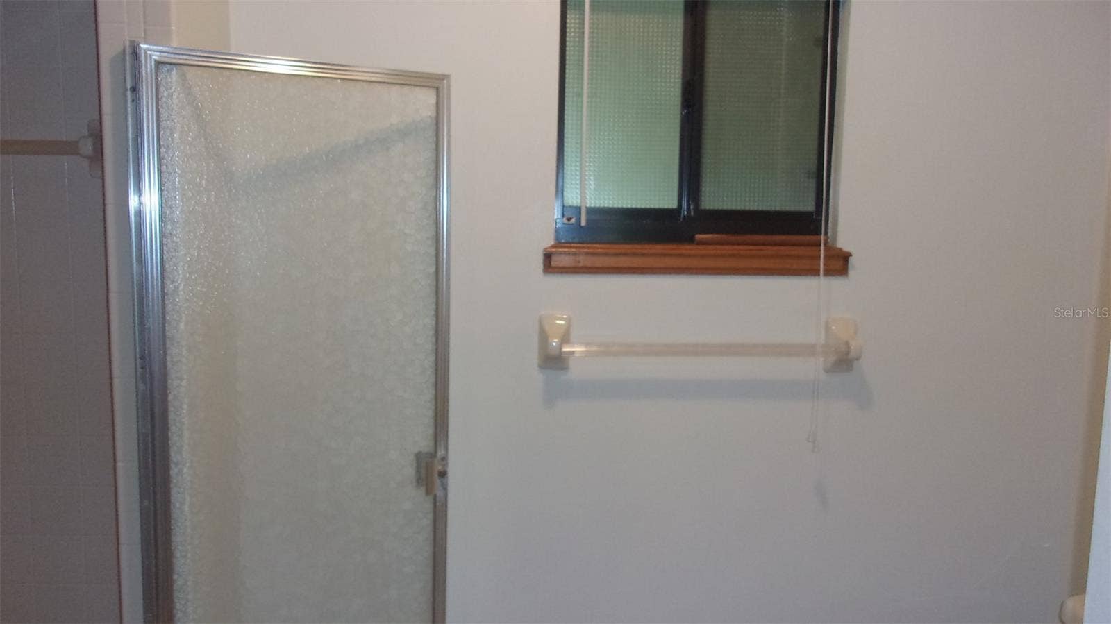 Main Bathroom View 4