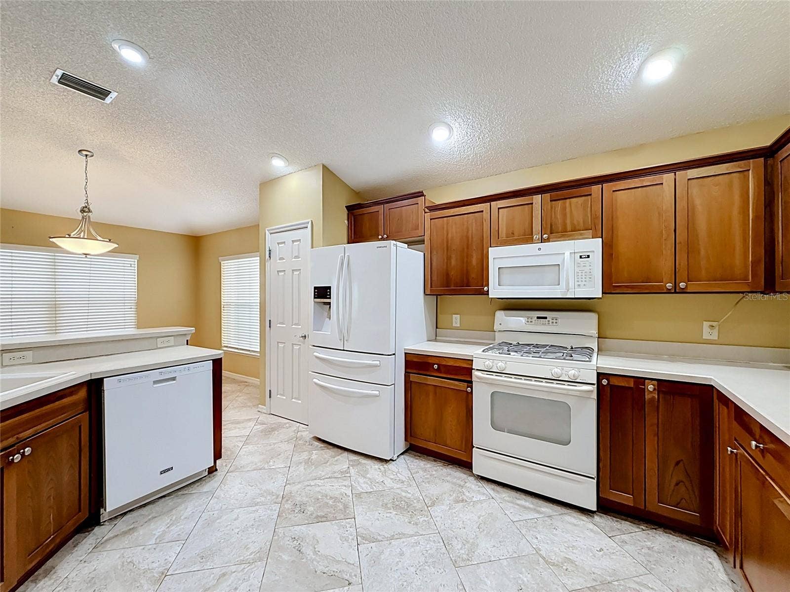 863 CASTLEBERRY CIRCLE, The Villages, FL 32162 863 CASTLEBERRY CIRCLE, The Villages, FL 32162