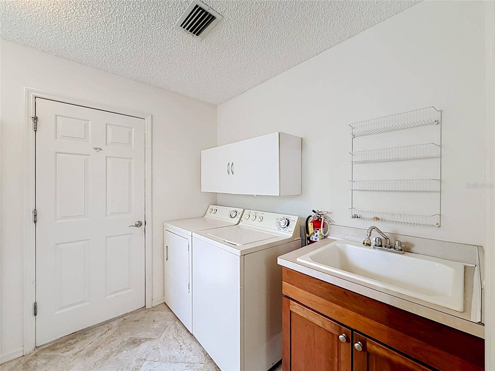 863 CASTLEBERRY CIRCLE, The Villages, FL 32162 863 CASTLEBERRY CIRCLE, The Villages, FL 32162