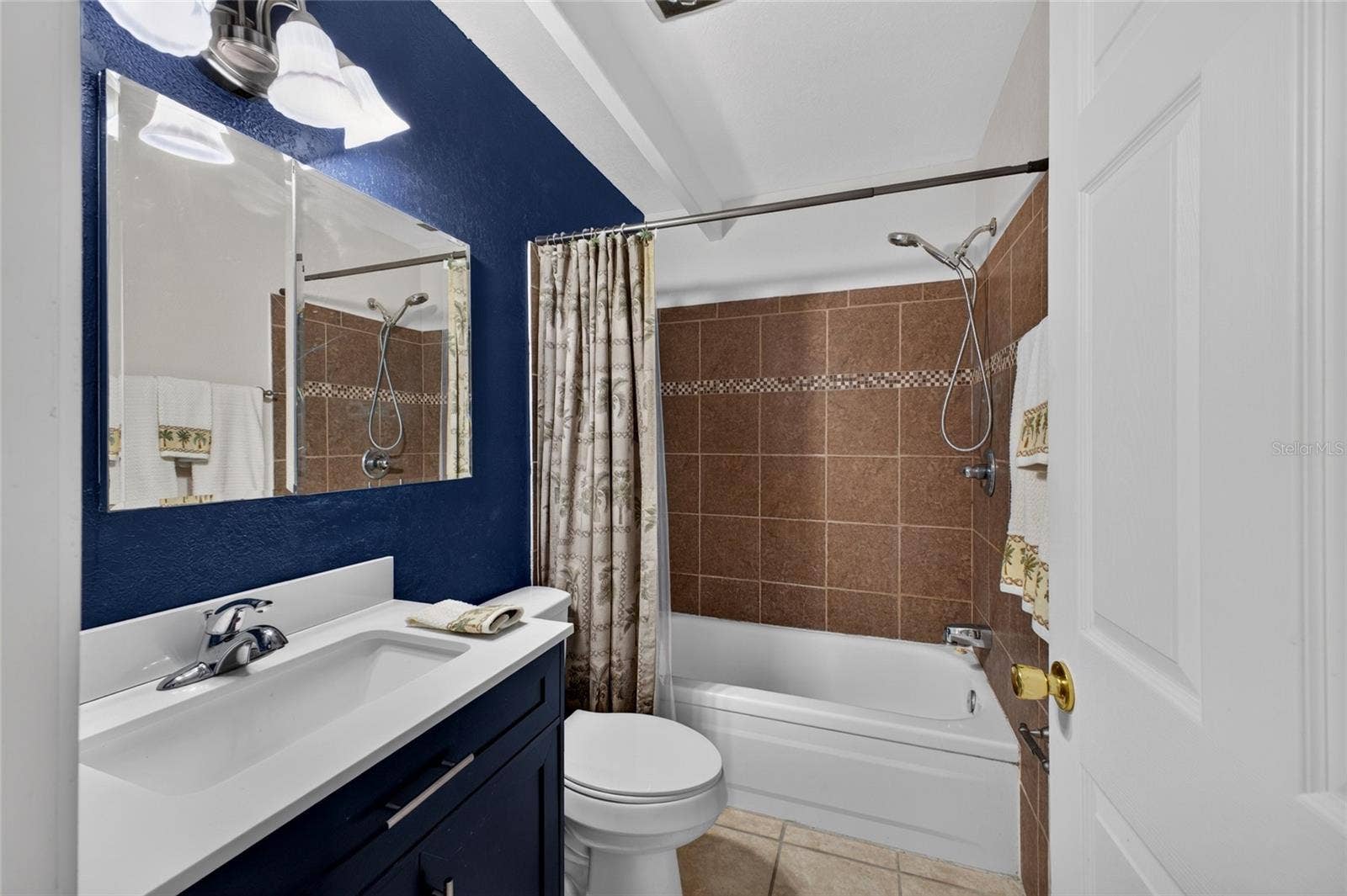 4409 CLUB CIRCLE, Lake Wales, FL 33898 The bathroom has a new cabinet/sink/faucet/toilet and tile.