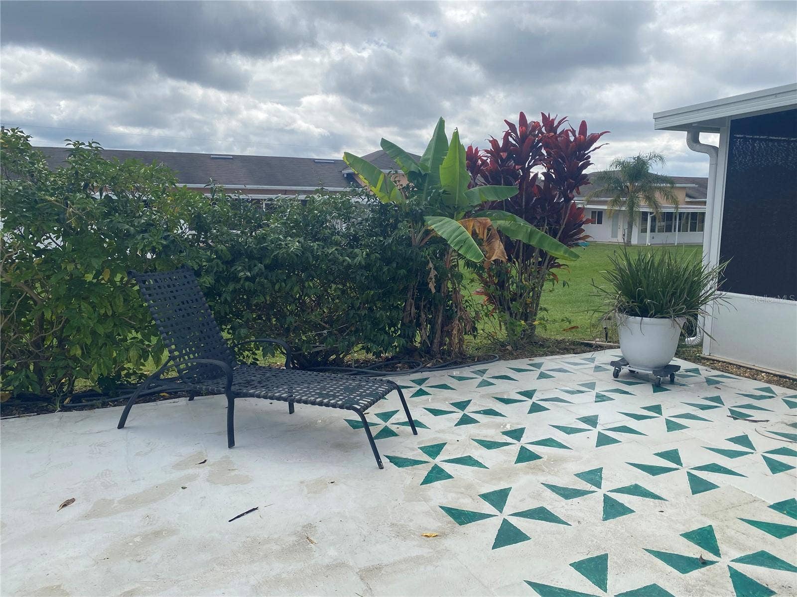 4409 CLUB CIRCLE, Lake Wales, FL 33898 Beautiful landscaping provides privacy to the back courtyard area.