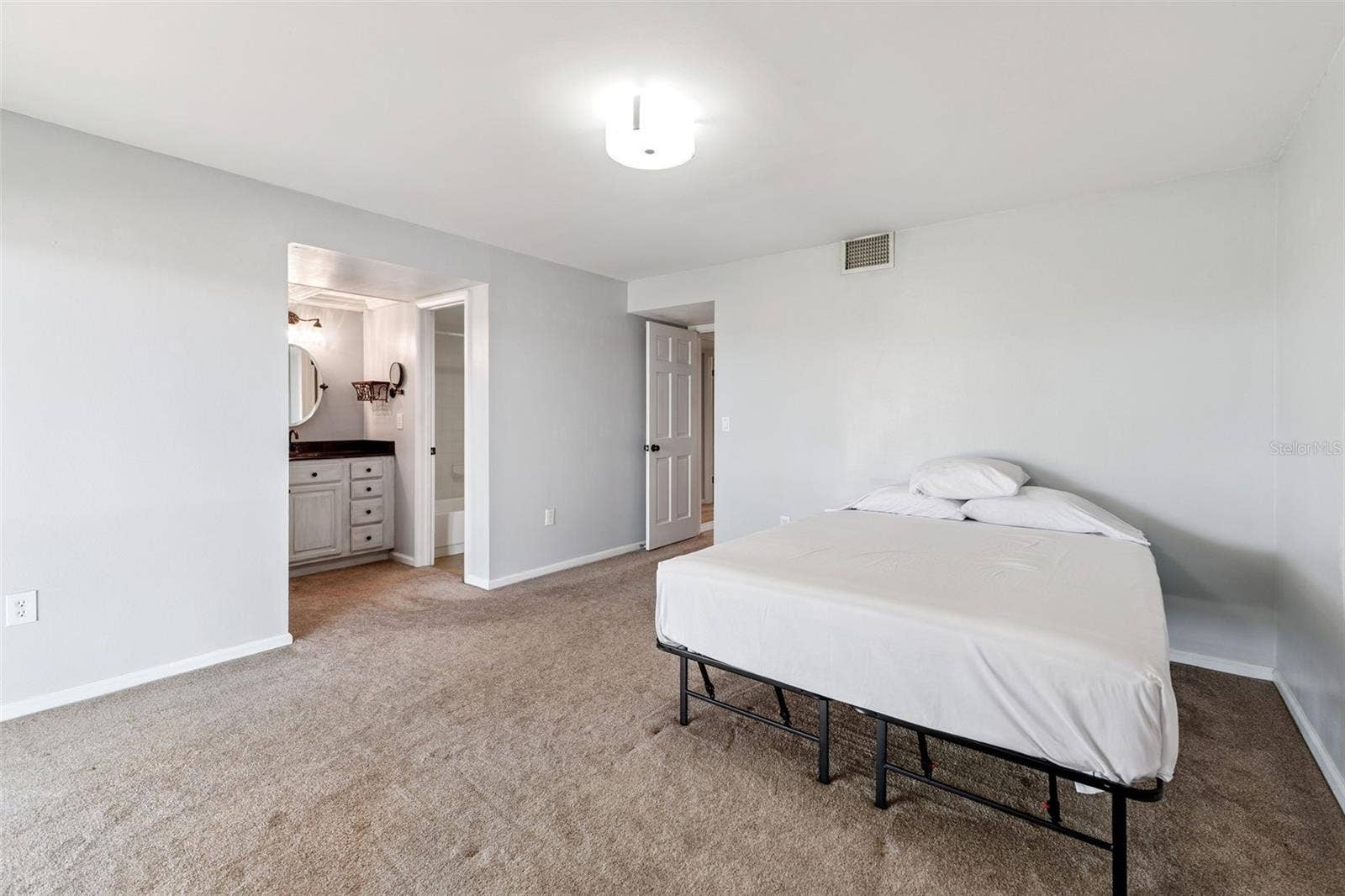210 LA CASA, #210, Lake Wales, FL 33898 Primary bedroom