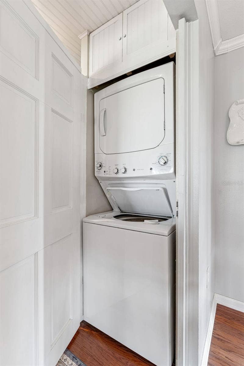 210 LA CASA, #210, Lake Wales, FL 33898 Stack washer & Dryer
