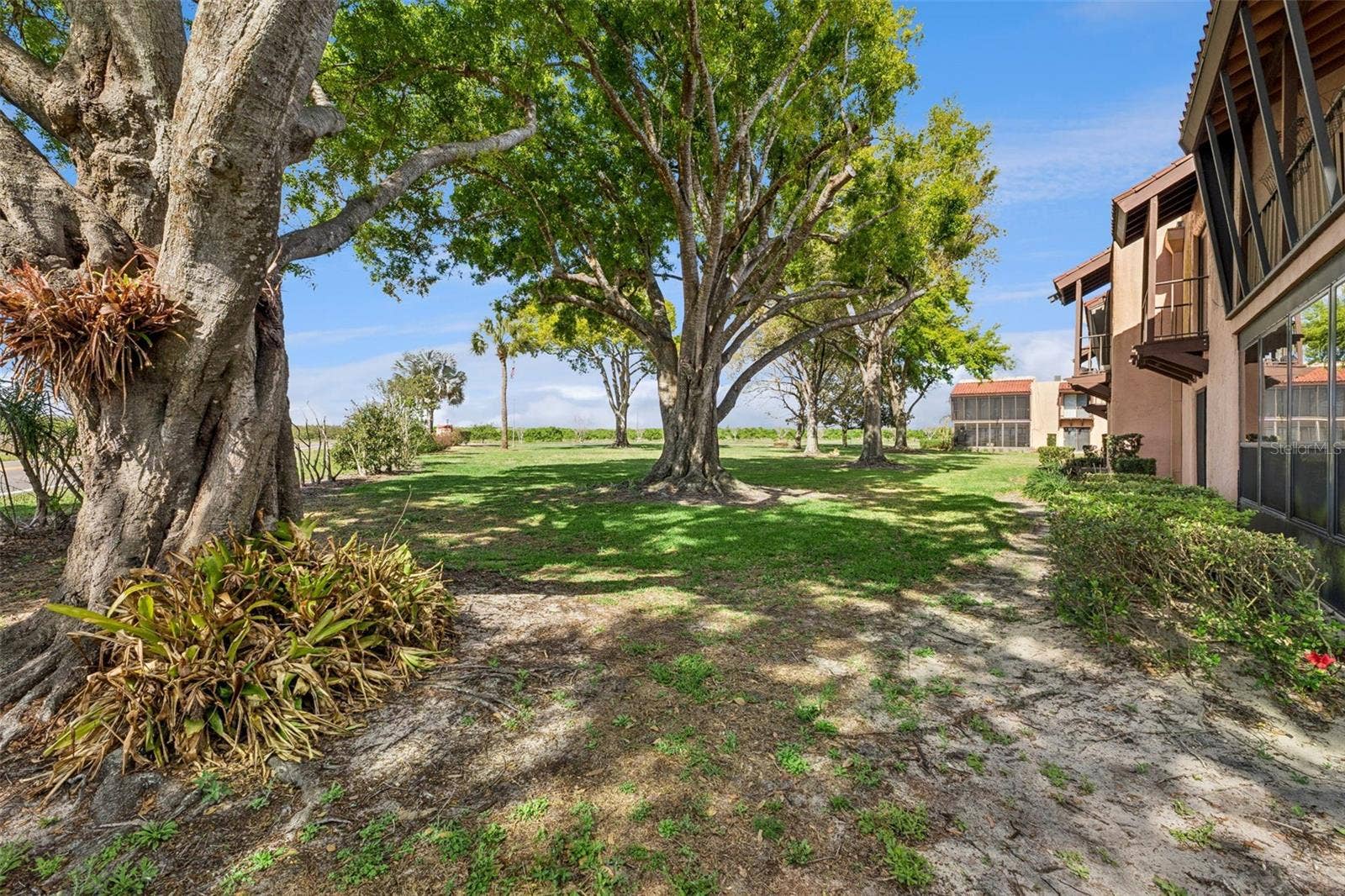 210 LA CASA, #210, Lake Wales, FL 33898 Condominium grounds with beautiful oak trees
