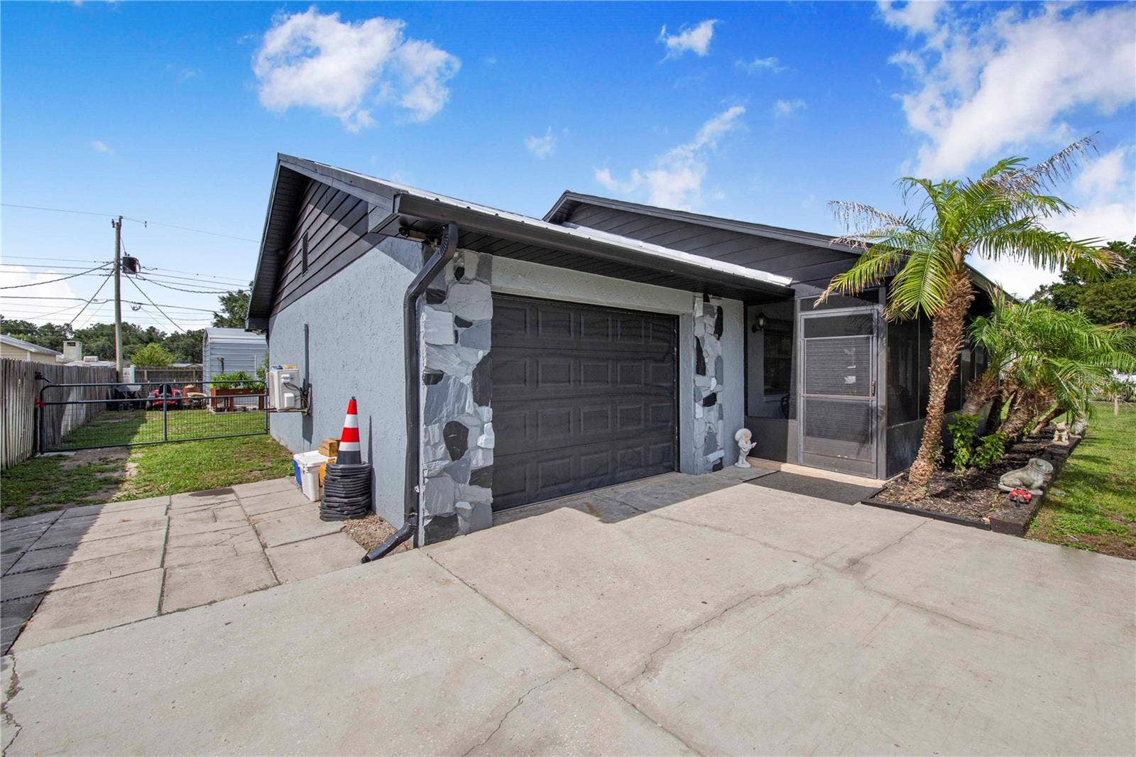 2426 VIEW WAY, Lakeland, FL 33810 Garage