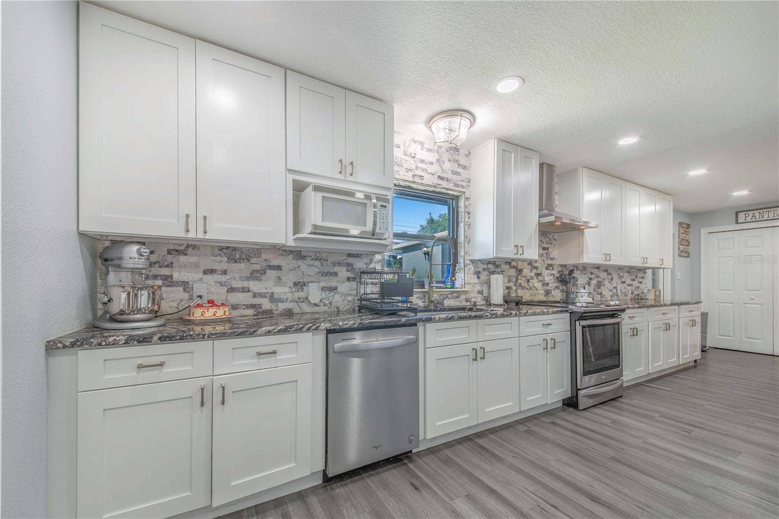 2426 VIEW WAY, Lakeland, FL 33810 Kitchen
