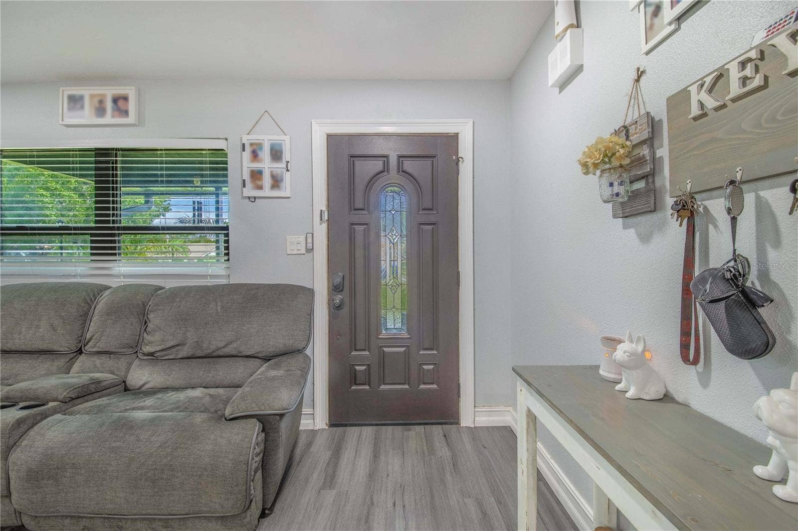 2426 VIEW WAY, Lakeland, FL 33810 Front Entrance