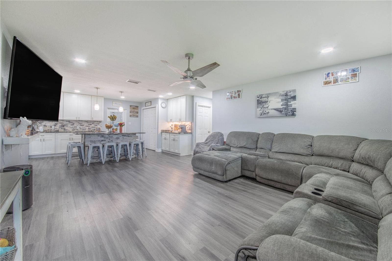 2426 VIEW WAY, Lakeland, FL 33810 Living Room