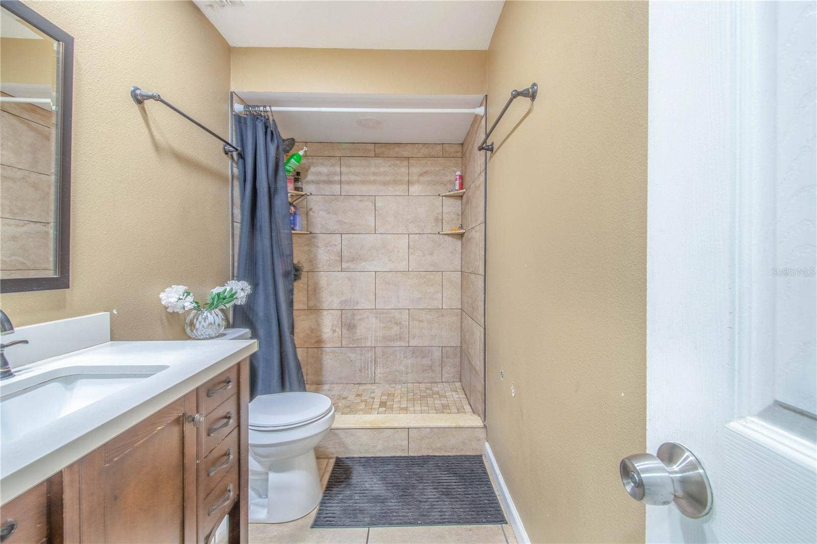 2426 VIEW WAY, Lakeland, FL 33810 Guest Bathroom