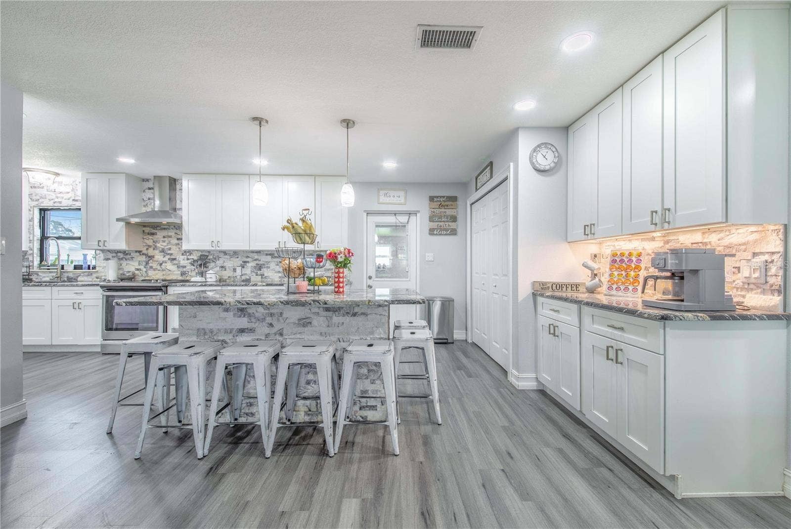 2426 VIEW WAY, Lakeland, FL 33810 2426 VIEW WAY, Lakeland, FL 33810