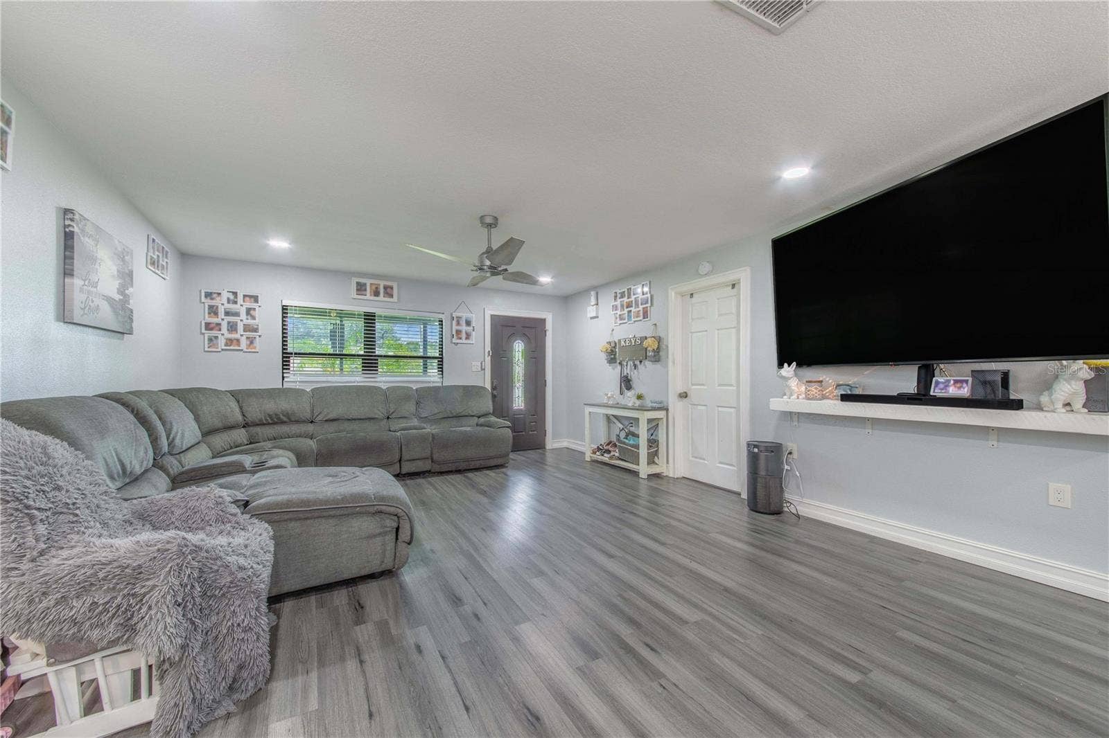2426 VIEW WAY, Lakeland, FL 33810 Living Room