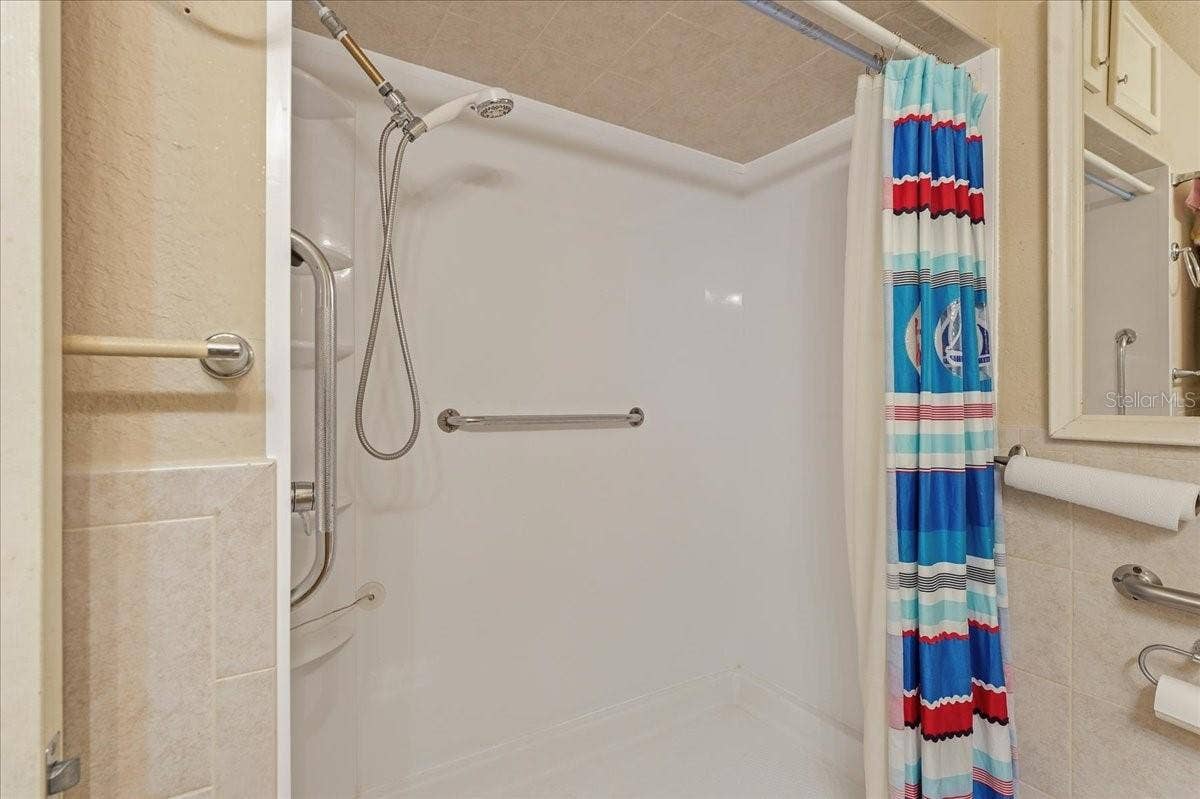 1700 6TH ST NW, #C24, Winter Haven, FL 33881 Bathroom