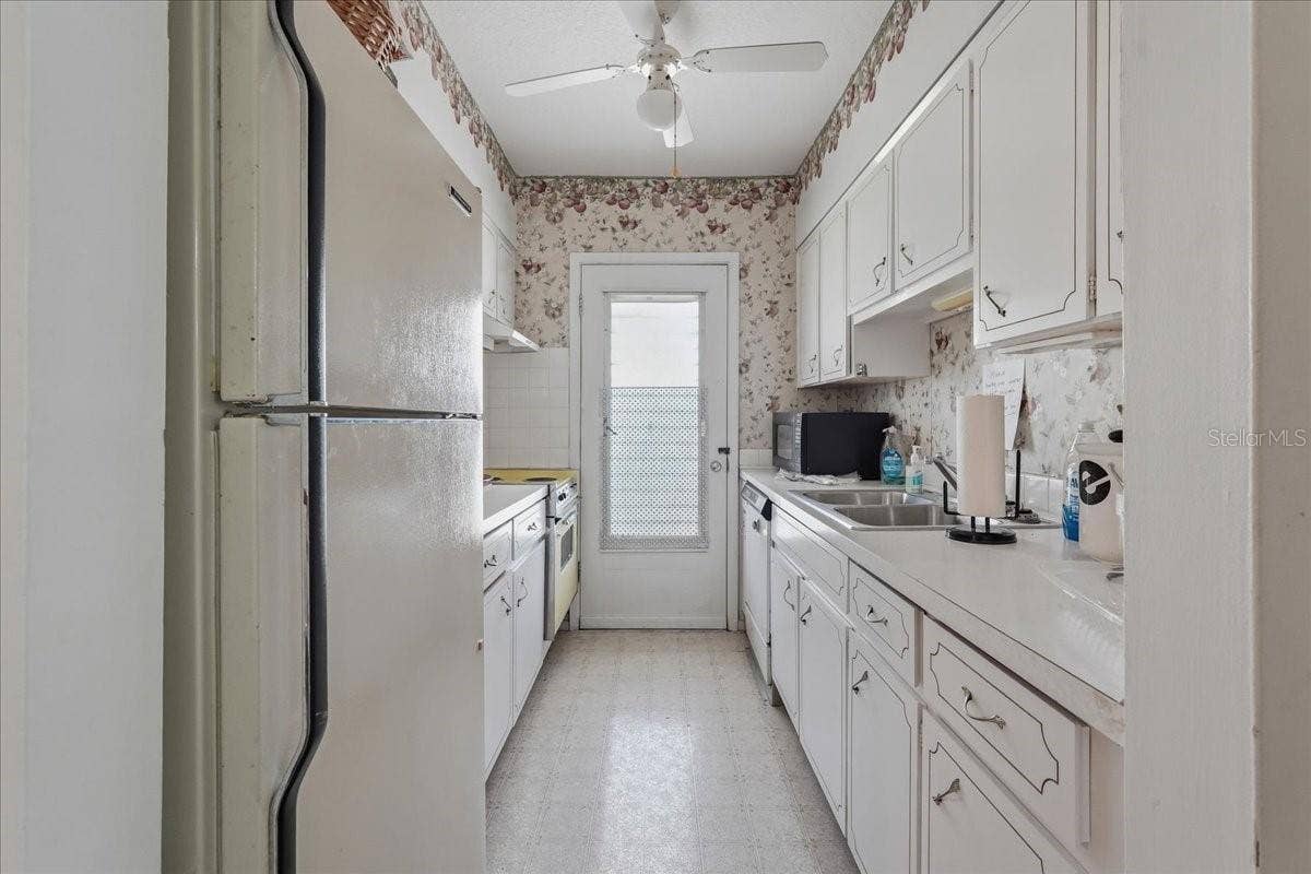 1700 6TH ST NW, #C24, Winter Haven, FL 33881 Association amenities