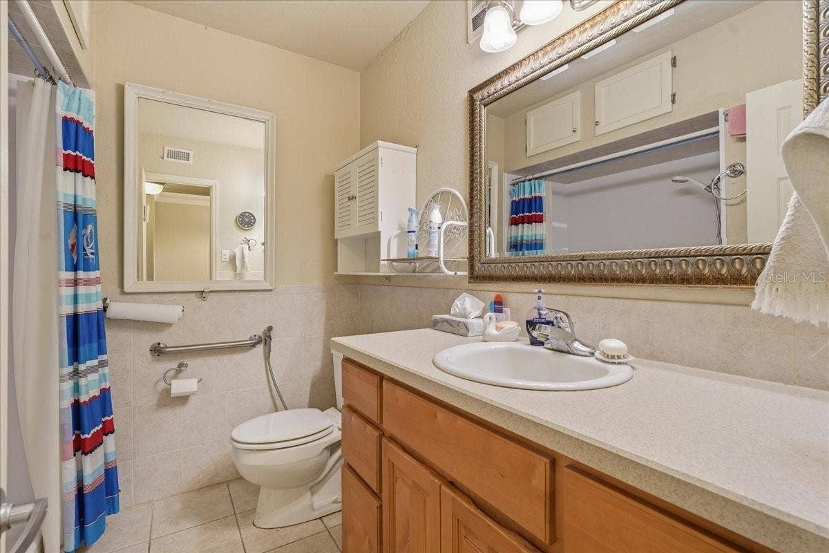 1700 6TH ST NW, #C24, Winter Haven, FL 33881 Bathroom