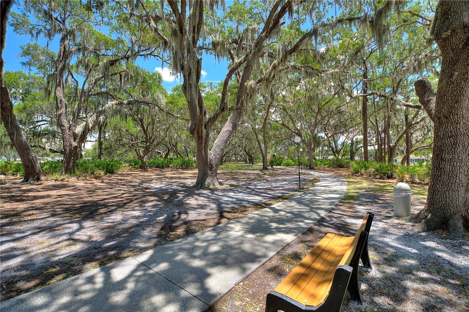 2637 CLUB CIRCLE, Lake Wales, FL 33854