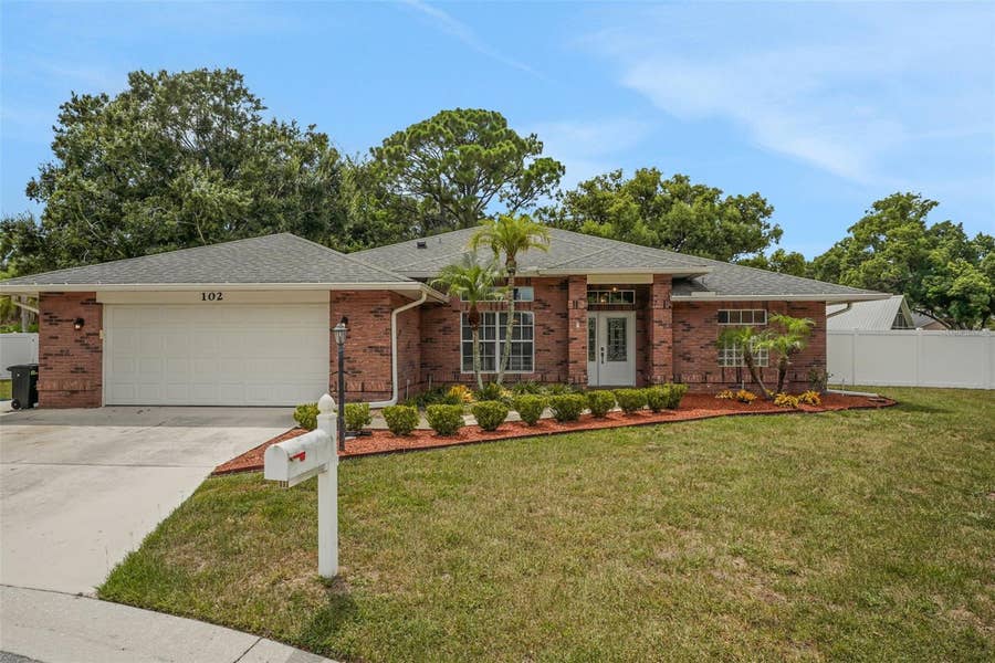 Property photo for 102 HILLSIDE COURT, Winter Haven, FL