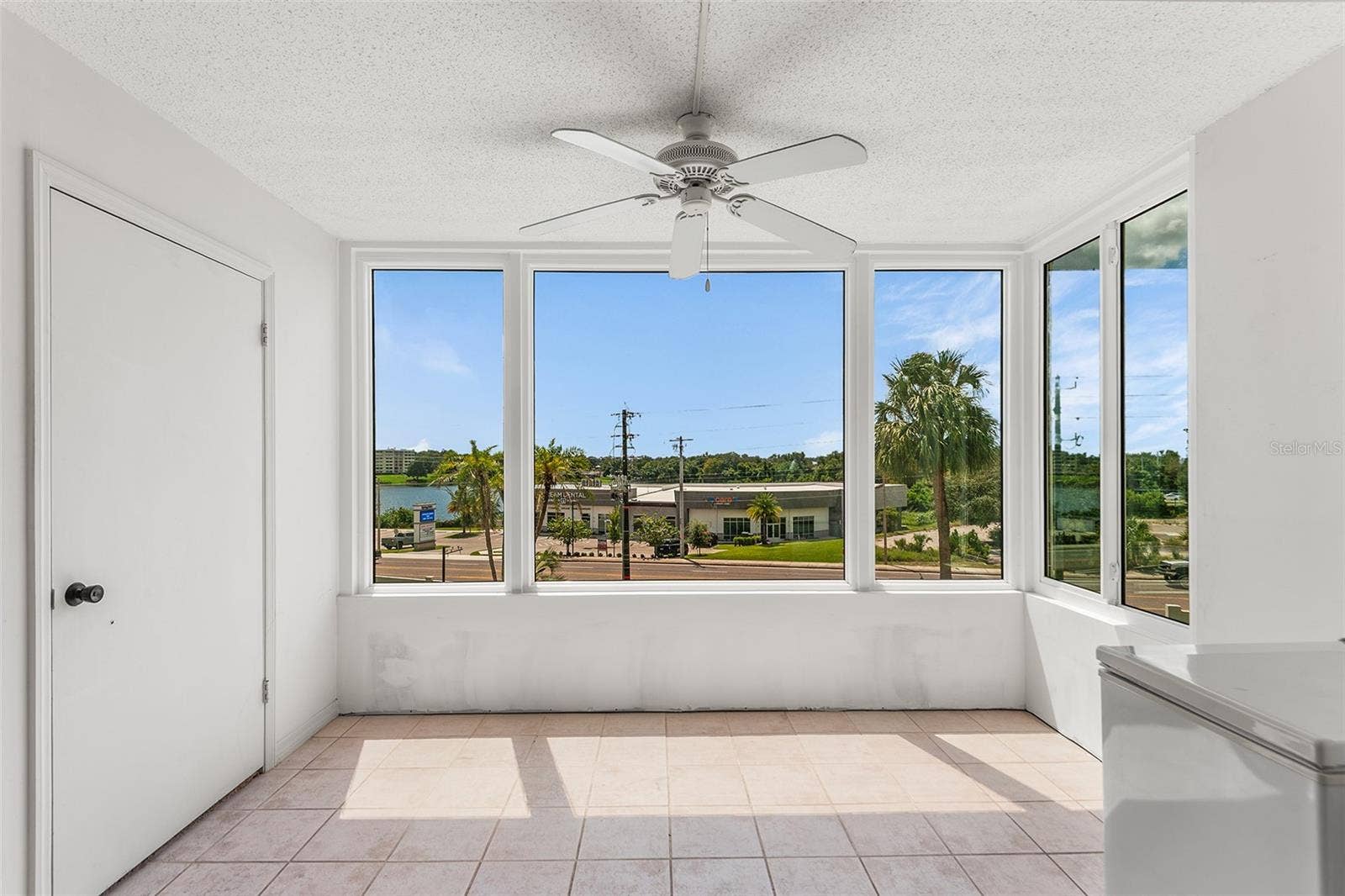 1776 6TH STREET NW, #304, Winter Haven, FL 33881 BONUS ROOM. NOTE BUILDING HAS ALL NEW WINDOWS!