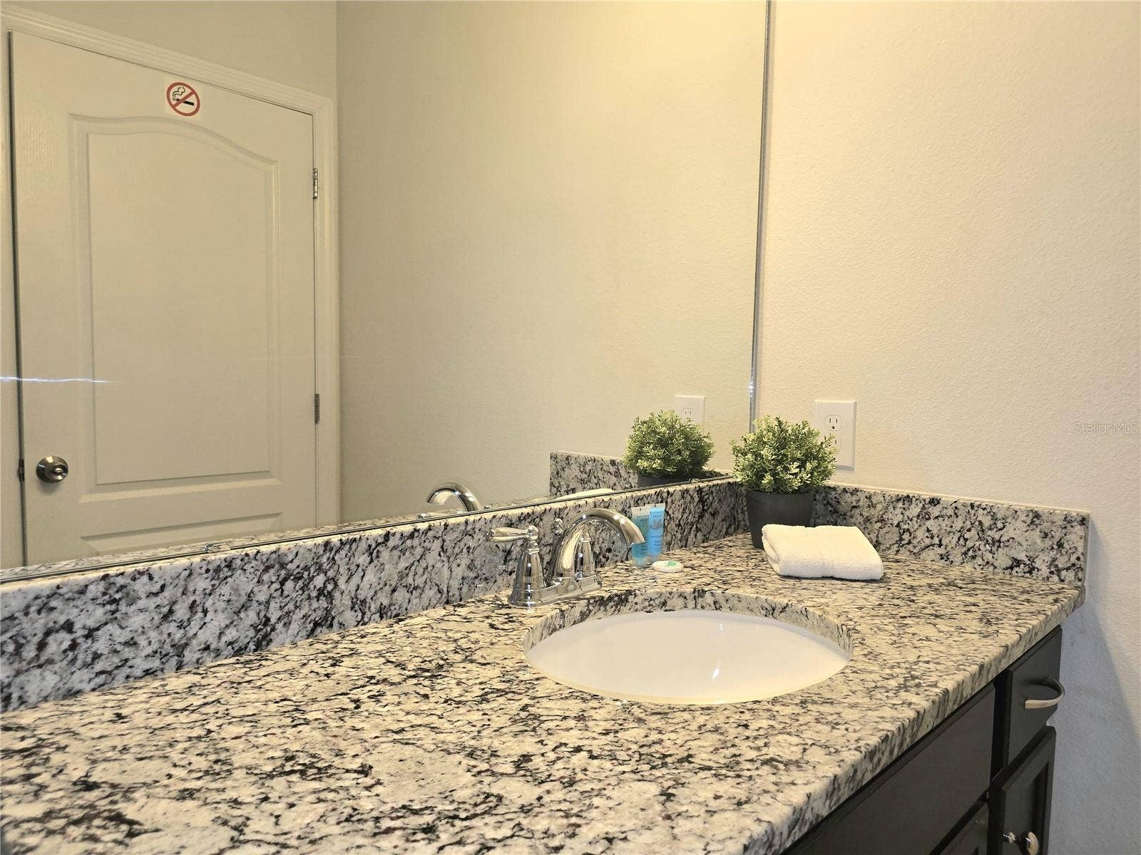 2462 DUBAI STREET, Kissimmee, FL 34747 Bathroom 2