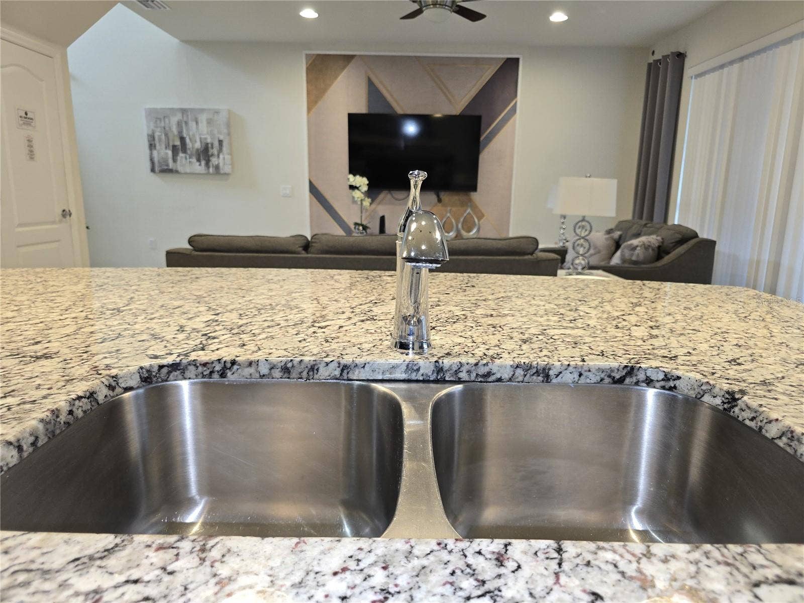2462 DUBAI STREET, Kissimmee, FL 34747 2462 DUBAI STREET, Kissimmee, FL 34747
