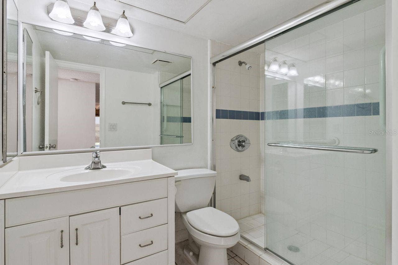 109 LA CASA, #109, Lake Wales, FL 33898 Guest Bathroom