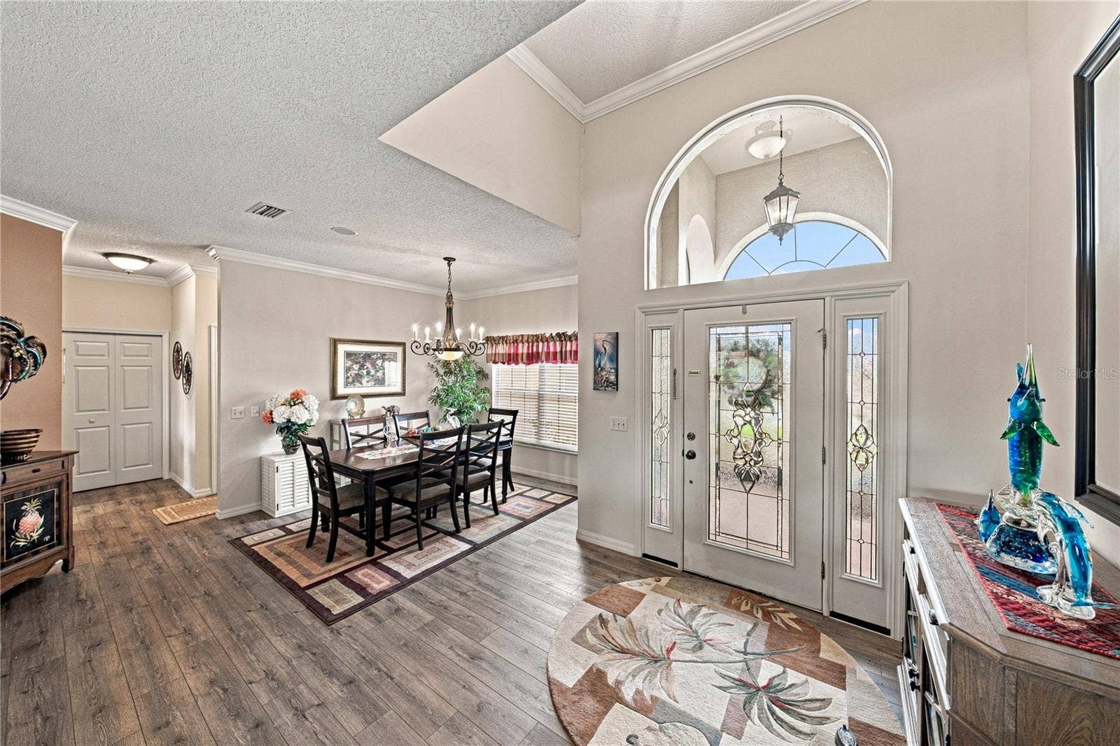 4232 DORNOCH DRIVE, Lake Wales, FL 33859 The vaulted ceiling helps to define the welcoming foyer.