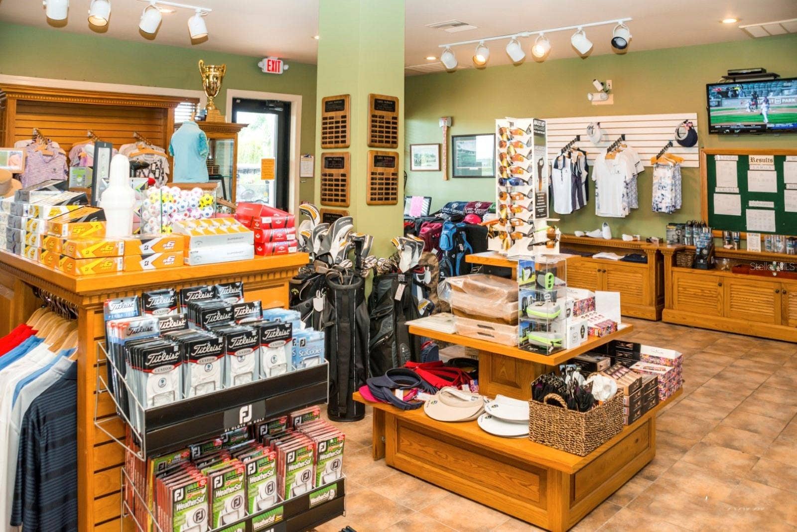 4232 DORNOCH DRIVE, Lake Wales, FL 33859 The fully equipped golf pro shop is staffed by 3 golf professionals. Lessons and Lake Ashton Logo Wear can be secured here.