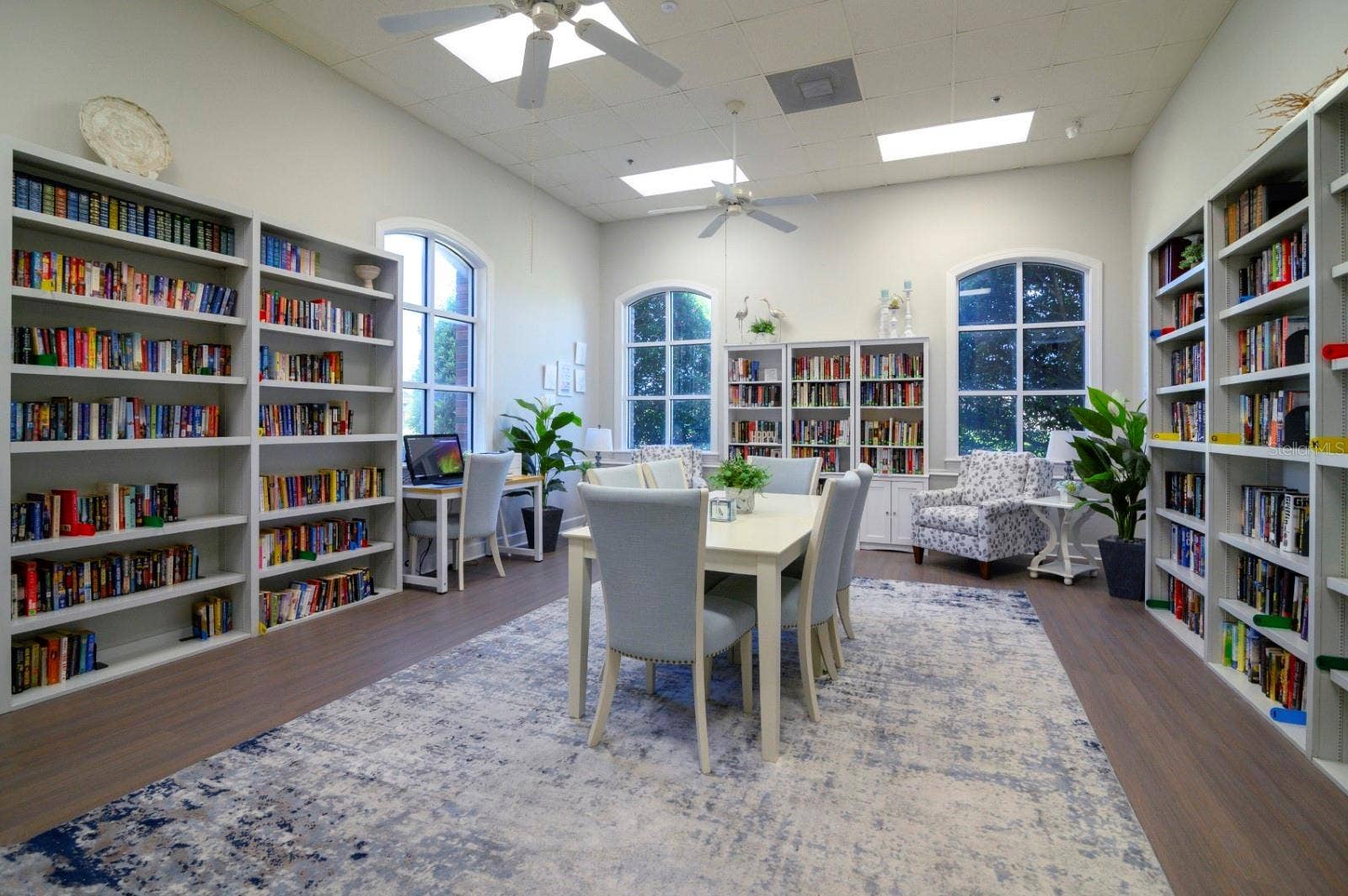 4232 DORNOCH DRIVE, Lake Wales, FL 33859 The main clubhouse media room has an honor system lending library and a computer for resident use.