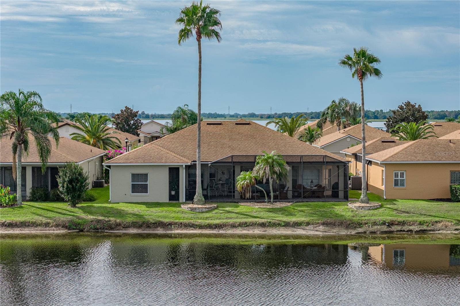 4232 DORNOCH DRIVE, Lake Wales, FL 33859 The tall palms at the rear of the home give the true Florida vibe.