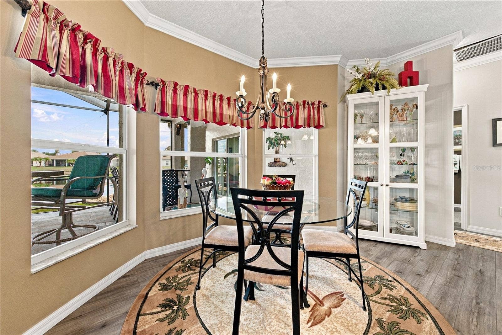 4232 DORNOCH DRIVE, Lake Wales, FL 33859 The dinette is in a bay window area with a great view of the pond behind.