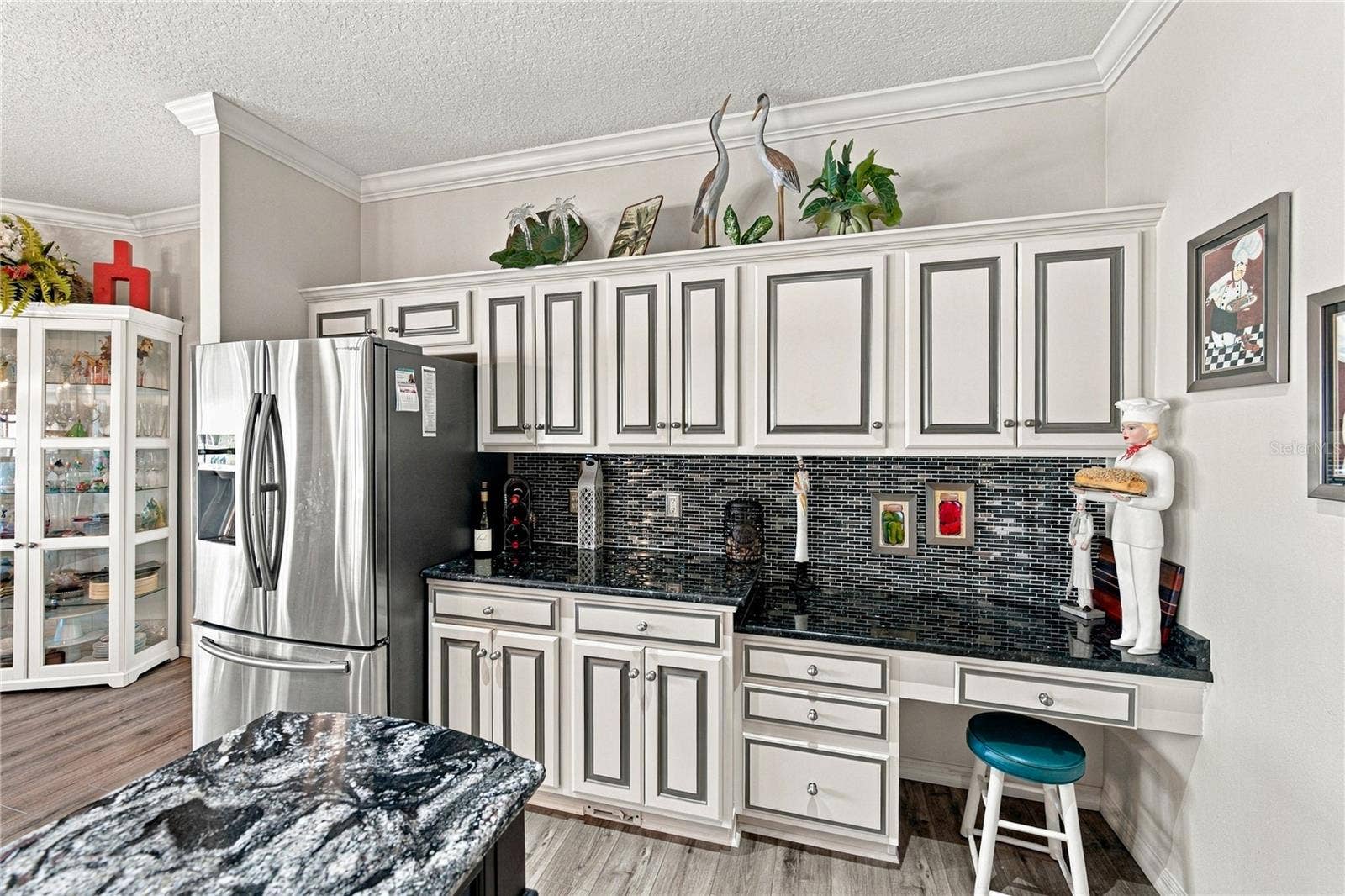 4232 DORNOCH DRIVE, Lake Wales, FL 33859 The built-in desk area will be appreciated by the household chef.