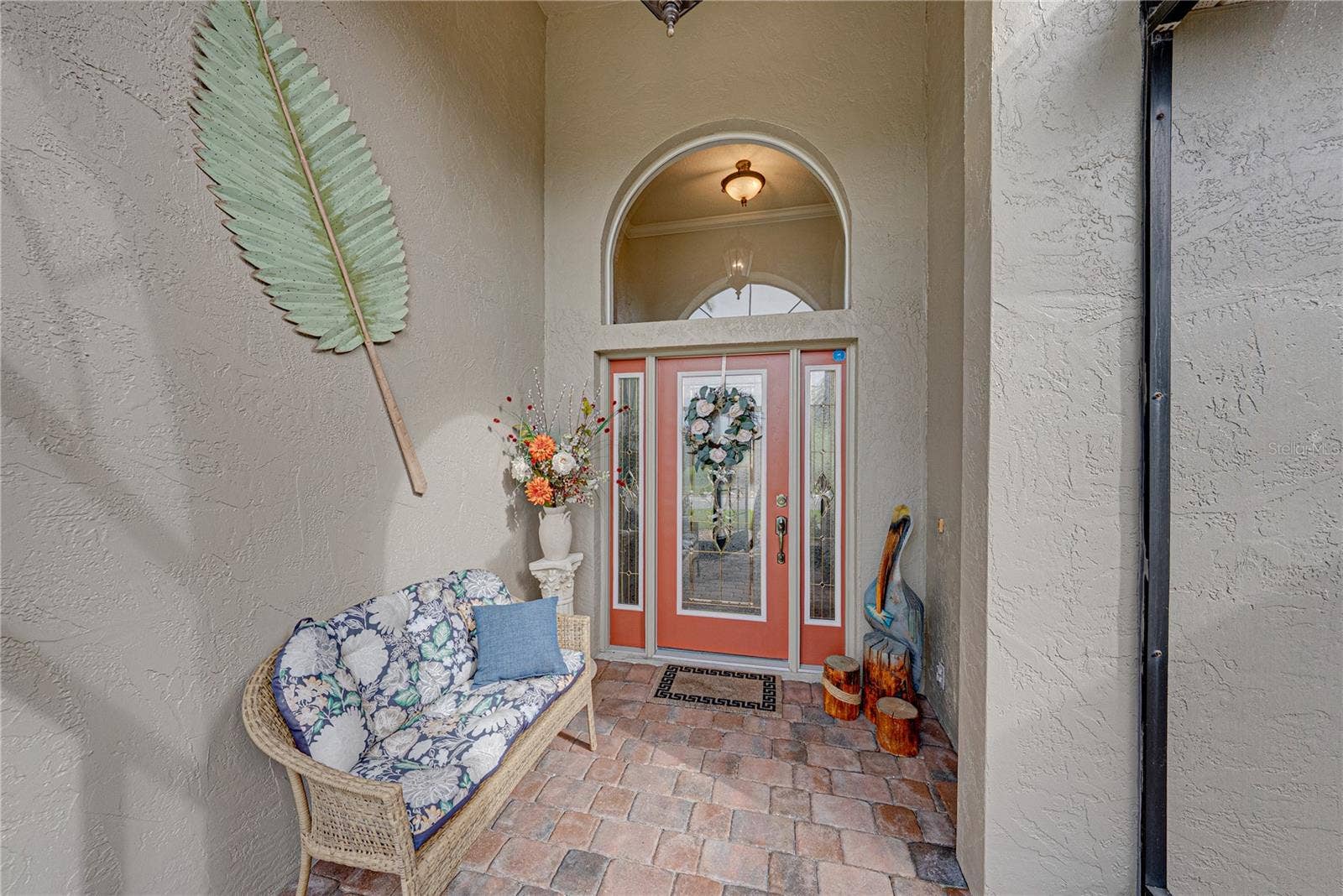 4232 DORNOCH DRIVE, Lake Wales, FL 33859 The leaded glass front door and sidelights and the large over the transom arched window provides great natural light to the welcoming foyer.